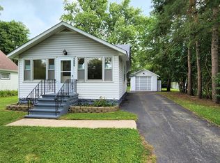 4806 Parkview Dr, Mccullom Lake, IL 60050