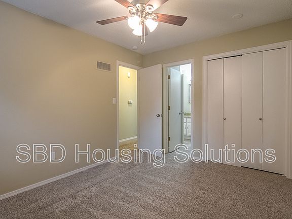 4th image of 210 SE Brentwood Dr