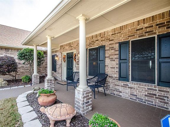 4th image of 414 Moonlight Dr