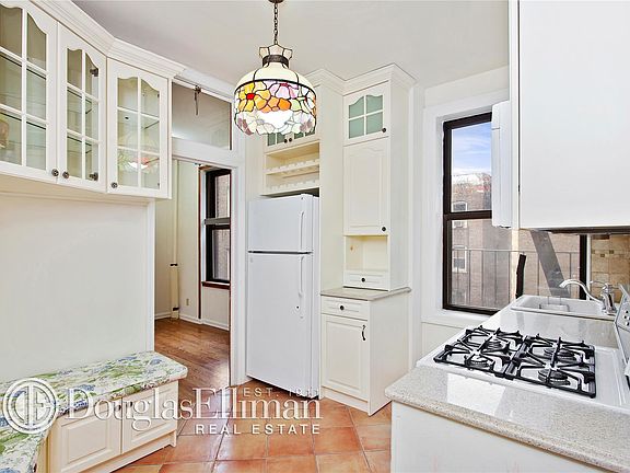 4th image of 310 W 99th St APT 608