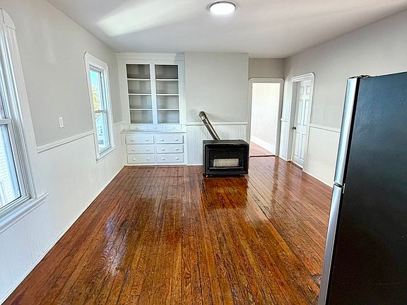 5th image of 25 Adams St