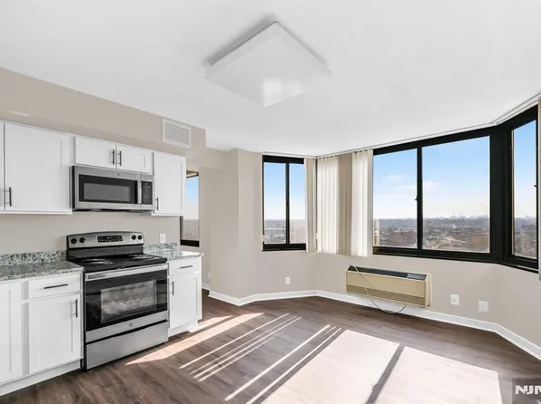 316 Prospect Ave APT 8E, Hackensack, NJ 07601