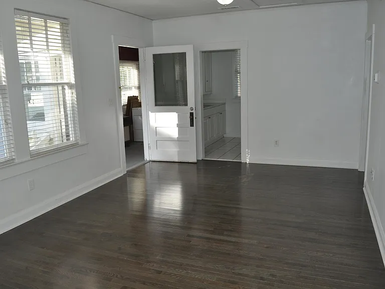 1305 S Albany Ave #B — Photo 7