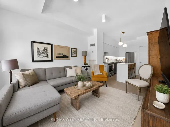 601 Kingston Rd #215, Toronto, ON M4E 3Y2