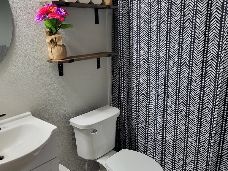 904 Estelle Ave — Photo 3