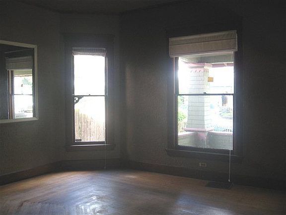 4th image of 727 N Elm St