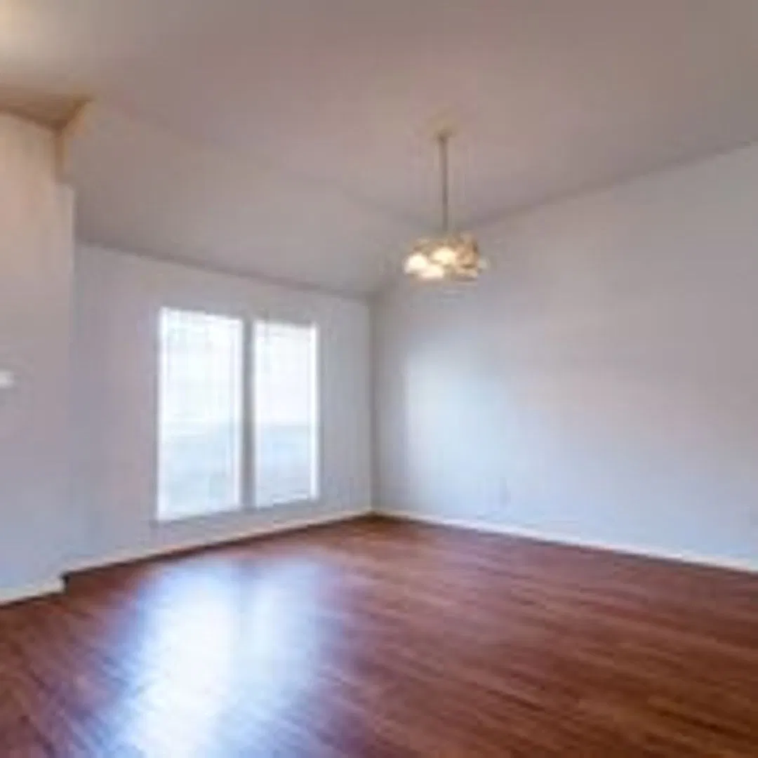 Awesome Home-Great Location — Photo 2