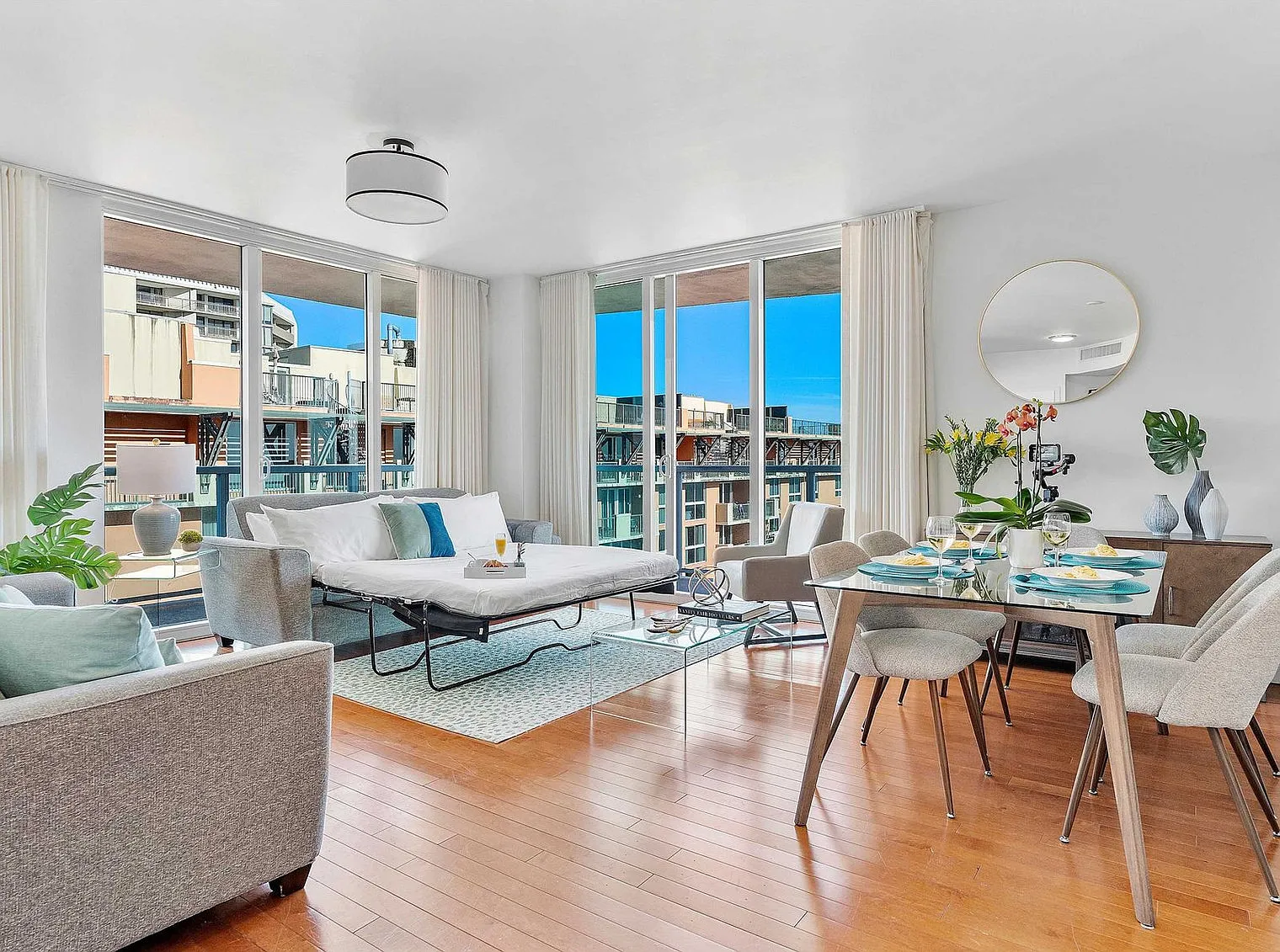 1 bed, 1.0 bath, 839 sqft, $5,192 — Photo 2