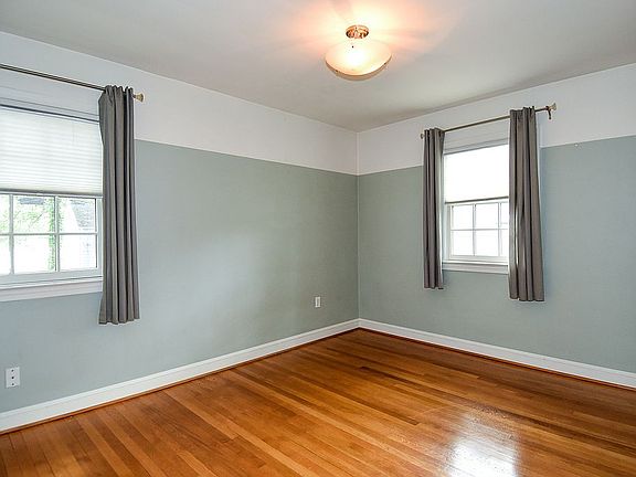 3rd image of 1531 Patrick Henry Dr