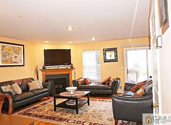 3rd image of 10 Victoria Dr #510