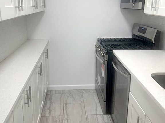 4th image of 330 E 33rd St APT 1N