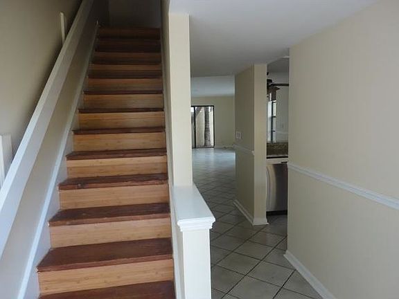 5th image of 559 NE 7th Ave