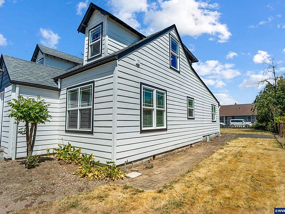 3rd image of 415-1 2nd St S #11