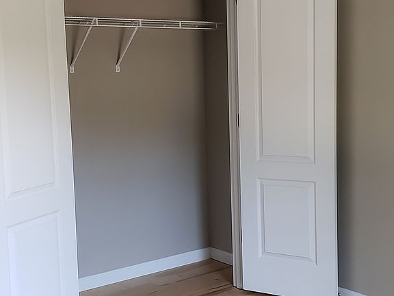 2nd bedroom closet_10022019