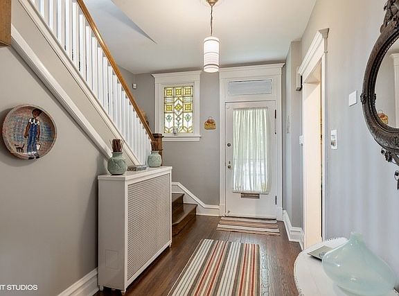 3rd image of 4422 N Francisco Ave