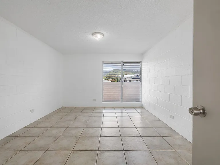 2501 Coyne St #205 — Photo 8