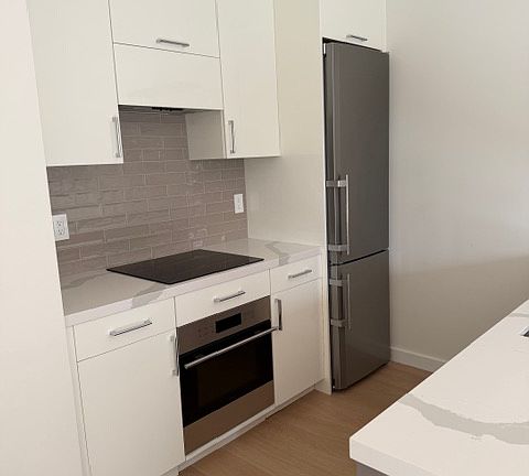 2nd image of 2040 Laguna St APT 403