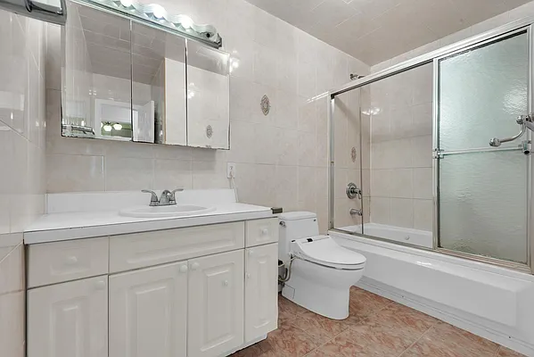 Bathroom, photo 1