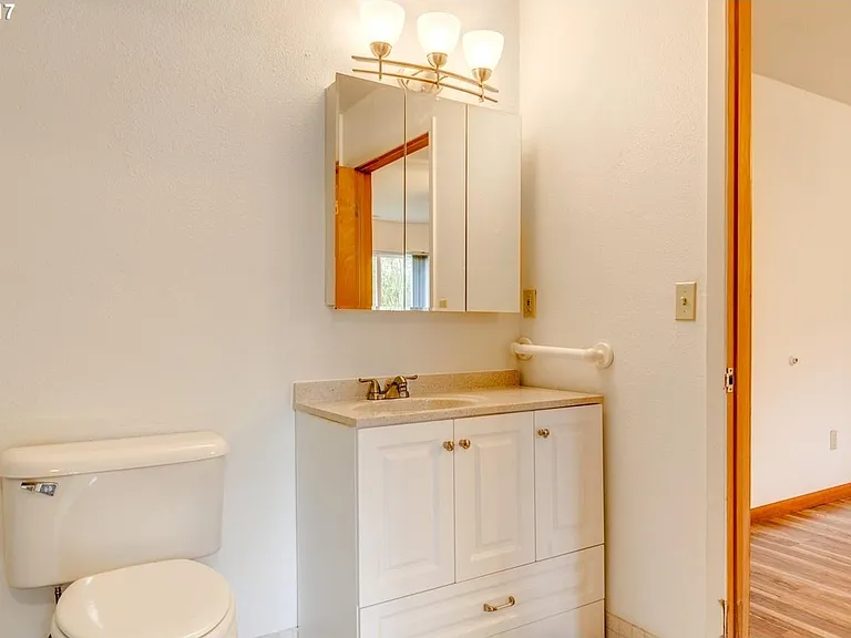 Spacious bathroom