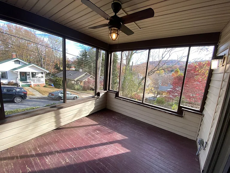 40 Larchmont Rd — Photo 65