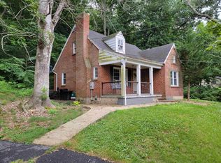 490 Mount View Dr, Staunton, VA 24401