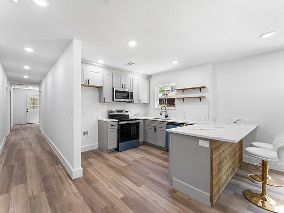 4th image of 2730 Gladstone Dr
