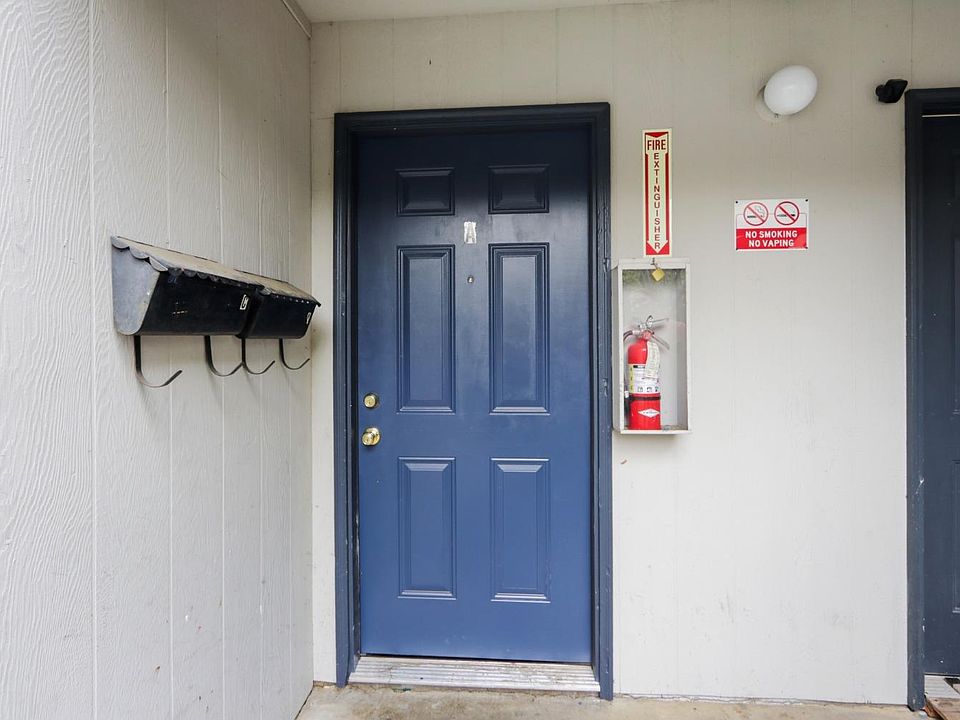 1st image of 1322 Drake Dr #A