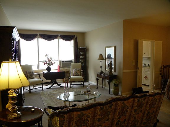 2nd image of 840 Palisade Ave APT 1G