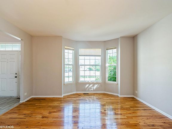 3rd image of 495 W Fairborn Ln