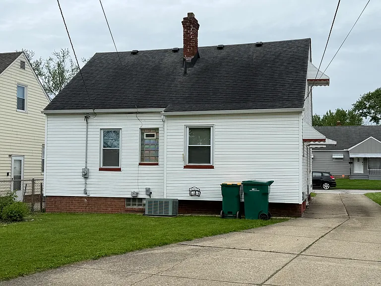 14805 Reddington Ave — Photo 3