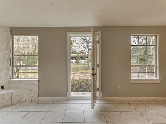 3rd image of 8238 Osteen St