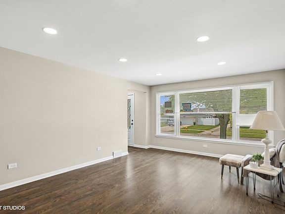 3rd image of 10437 S 81st Ave