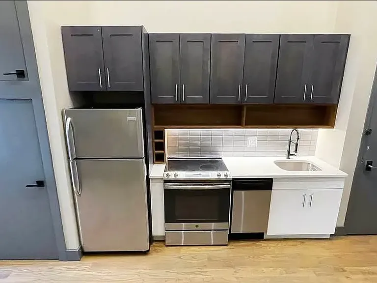 413 Manhattan Ave #LOFT — Photo 2