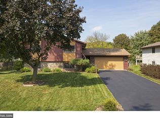 2548 Cochrane Dr, Woodbury, MN 55125