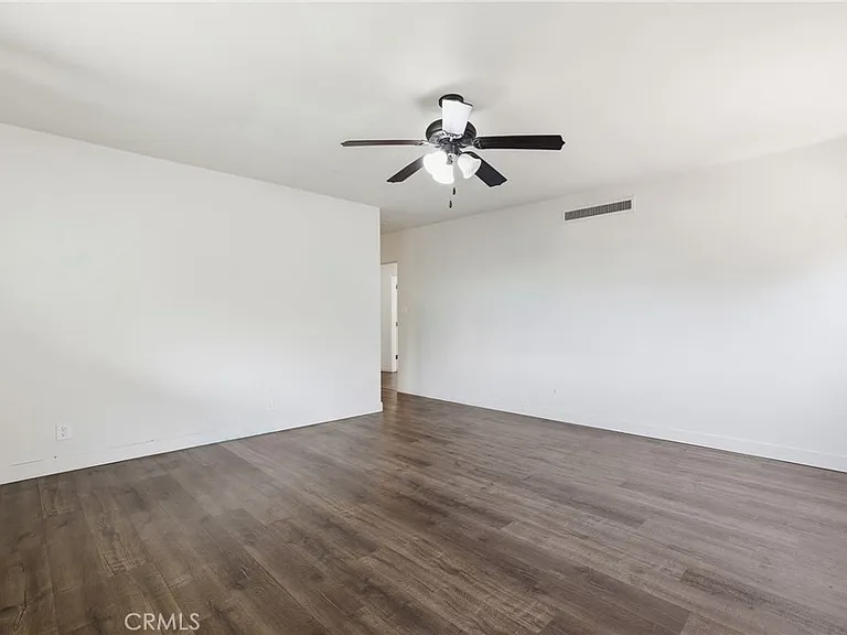 6732 Wooster Ave — Photo 24