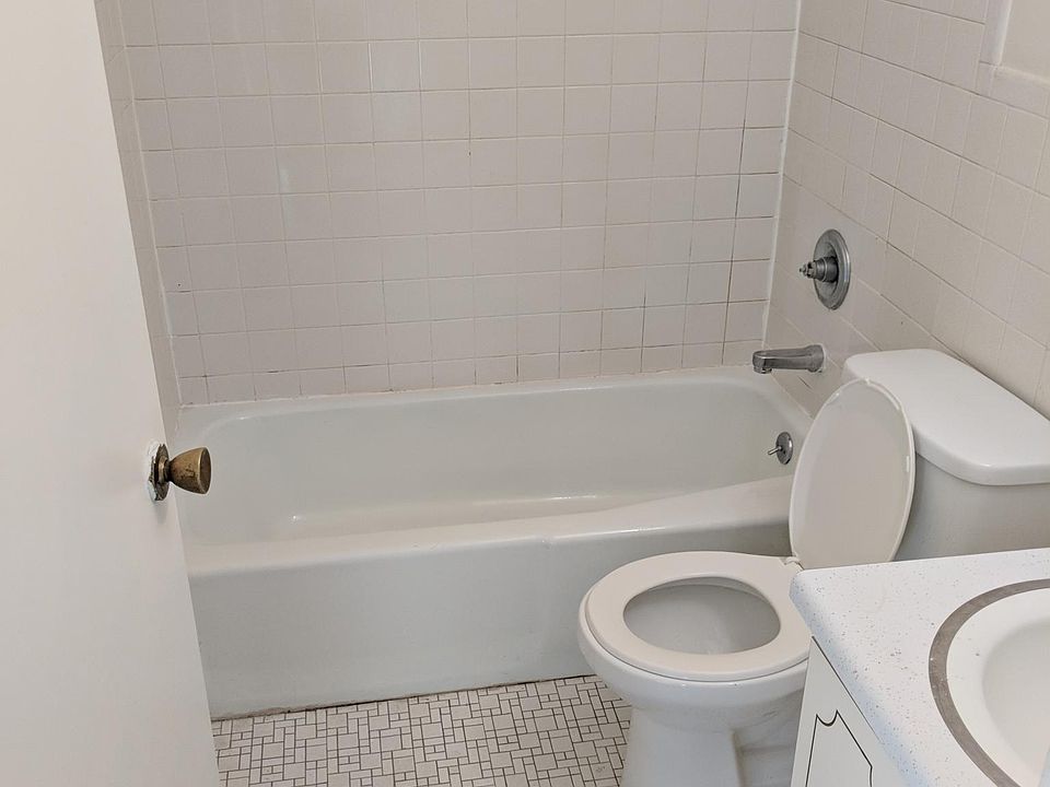2nd image of 860 Park Ave