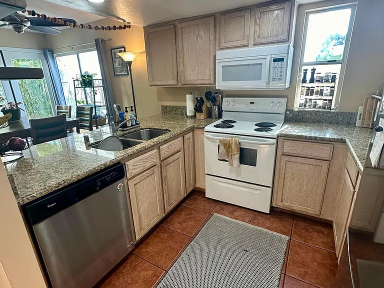 1445 Grand Ave #A — Photo 9