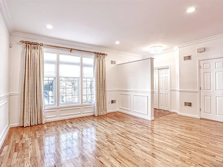 80 Alexander Ct — Photo 4