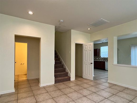 4th image of 13046 Stratford Skies Ln