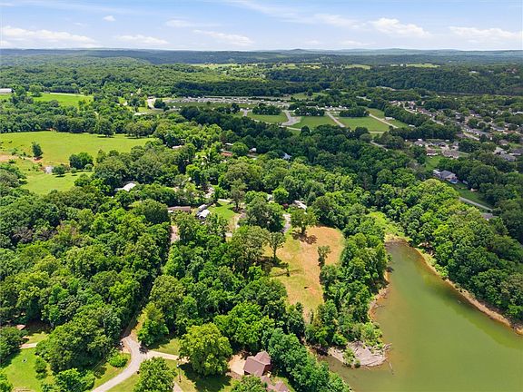 4th image of Lakeshore Dr #226-232
