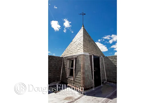 Sold by Douglas Elliman | media 24