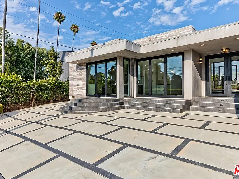 12730 Montana Ave — Photo 2
