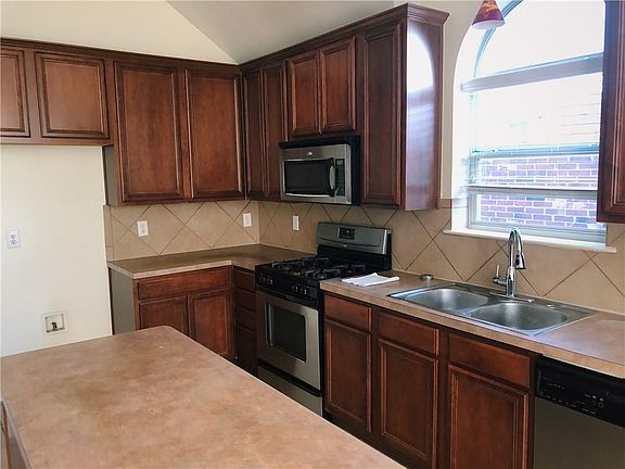 5th image of 3713 Queenswood Ct
