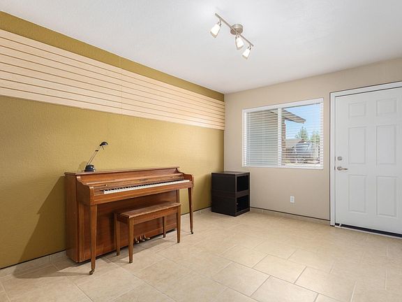 3rd image of 3013 E Diamond Ave
