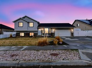 768 W 1090 N, Clinton, UT 84015