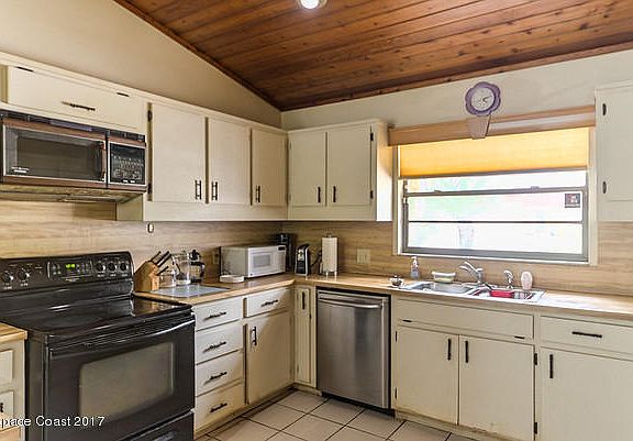 5th image of 511 Pauma Valley Ct