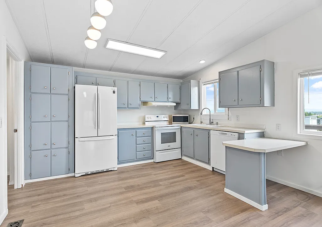 2 bed, $2,200 — Photo 4