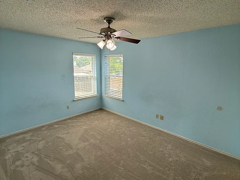 2210 Crystal Creek Ln — Photo 25