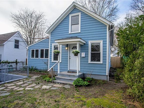 Front yard & front entrance