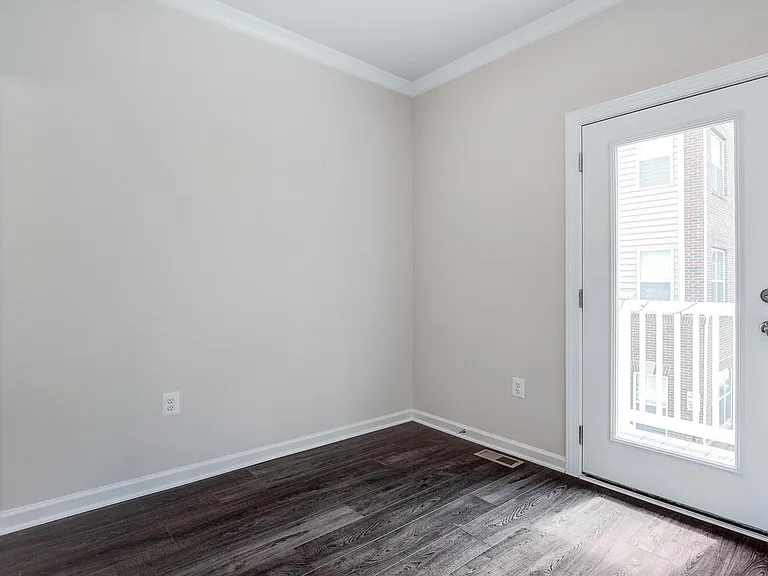 4725 Cherokee St — Photo 20